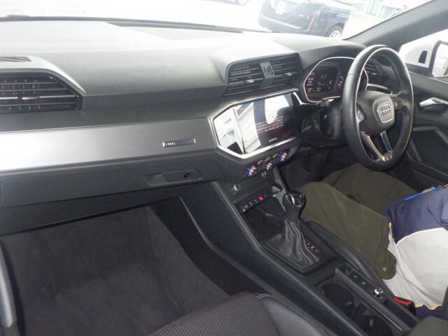 2024 Audi Q3 35TFSI Sライン auction photo 3