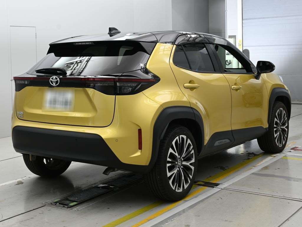 2023 Toyota Yaris Cross Z auction photo 2