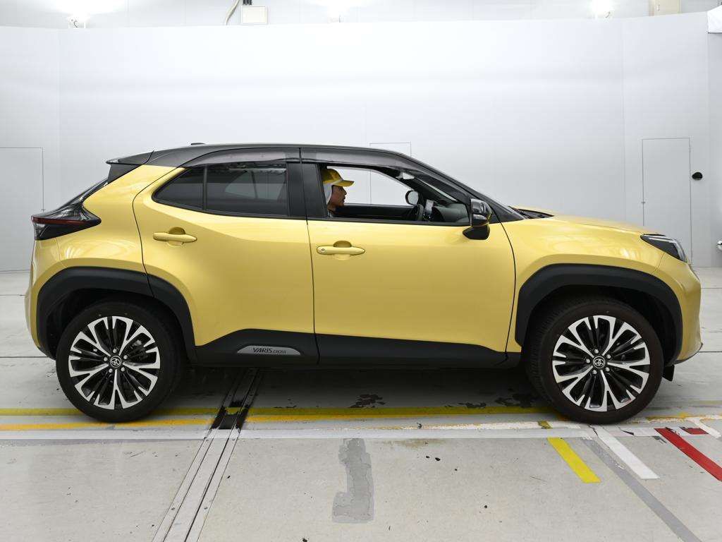 2023 Toyota Yaris Cross Z auction photo 3