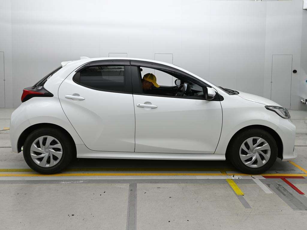 2022 Toyota Yaris G auction photo 3