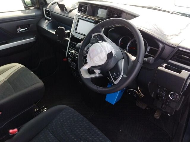 2024 Toyota Roomy Custom G auction photo 3