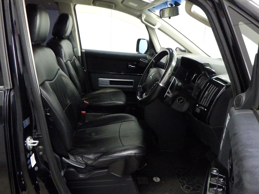 2007 Mitsubishi Delica D:5 C2 Gナビパッケージ 8人 auction photo 6
