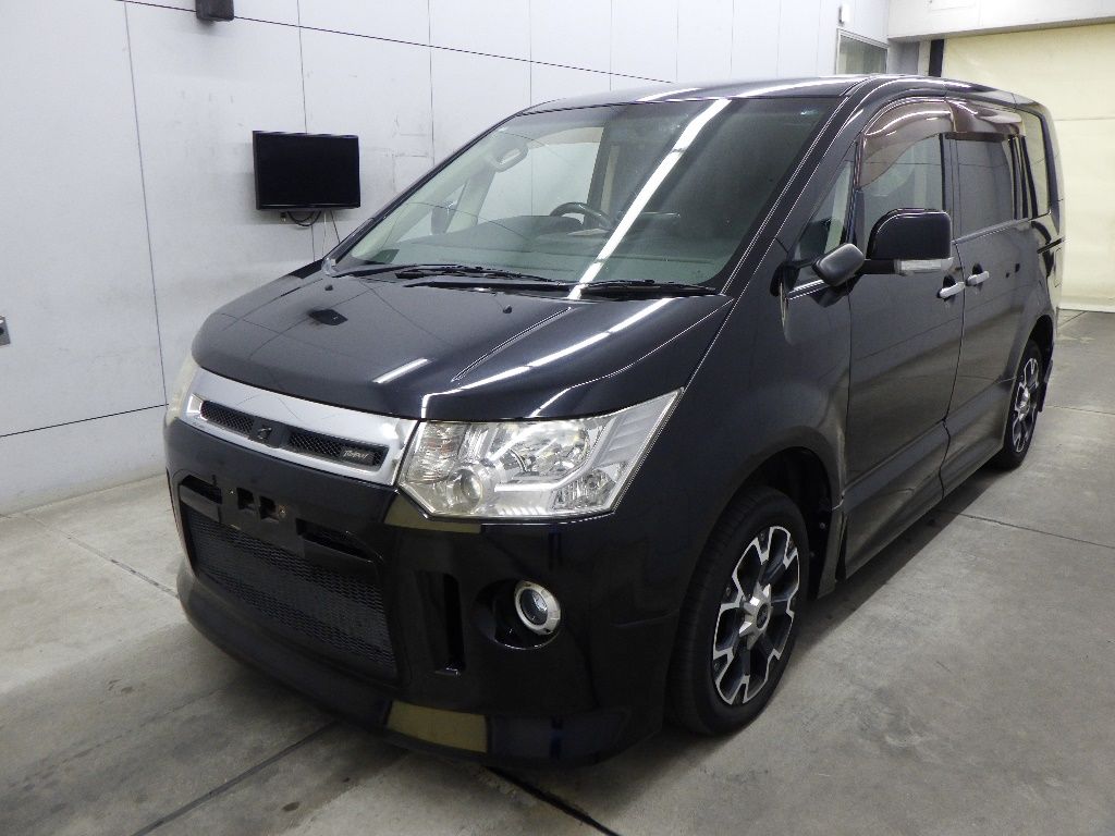 2007 Mitsubishi Delica D:5 C2 Gナビパッケージ 8人 auction photo 4