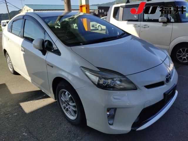 Japan Auction Vehicles 5 2013 Toyota Prius S Touring Selection auction photo