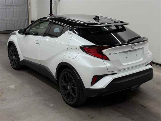 2022 Toyota C-HR G-T Mode Nero Safety Plus 2 auction photo 2