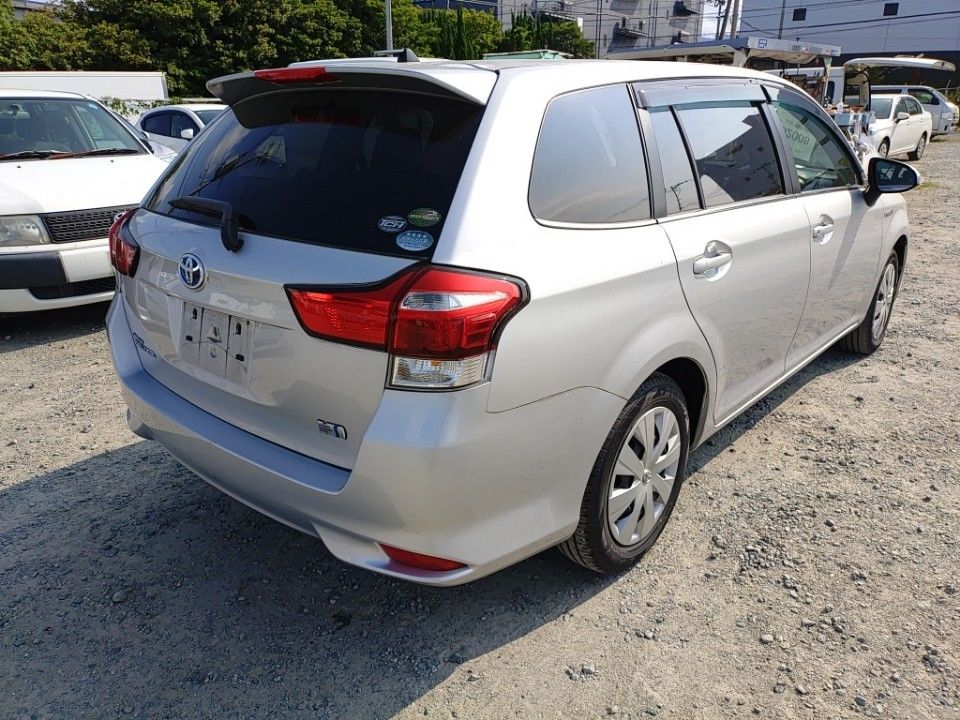 2017 Toyota Corolla Fielder auction photo 2