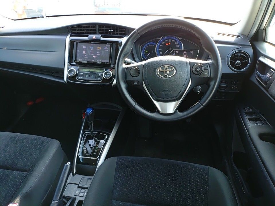 2017 Toyota Corolla Fielder auction photo 3