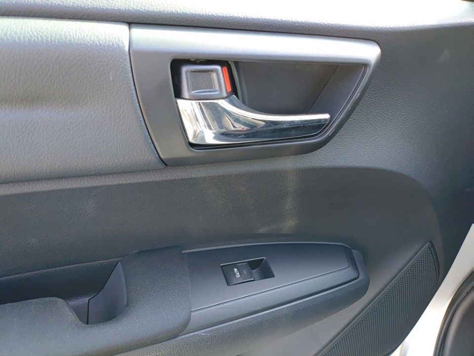 2017 Toyota Corolla Fielder auction photo 13