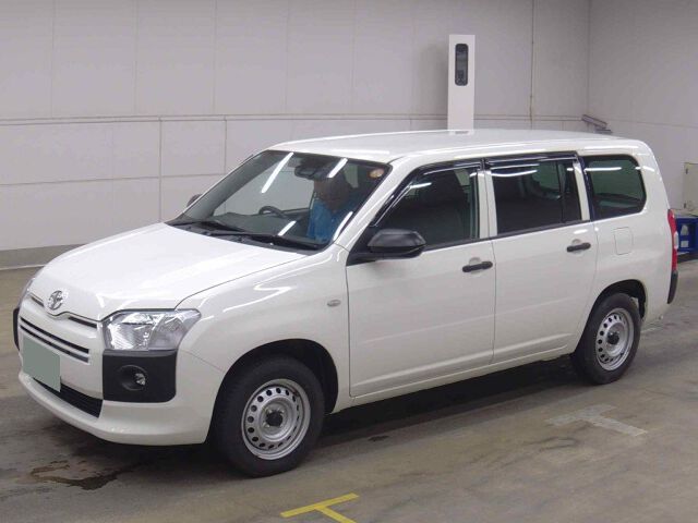 2024 Toyota Probox G 4WD auction photo 4