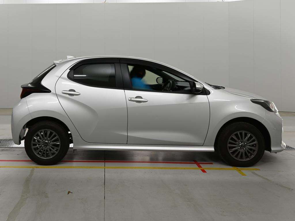 2021 Toyota Yaris G 4WD auction photo 3