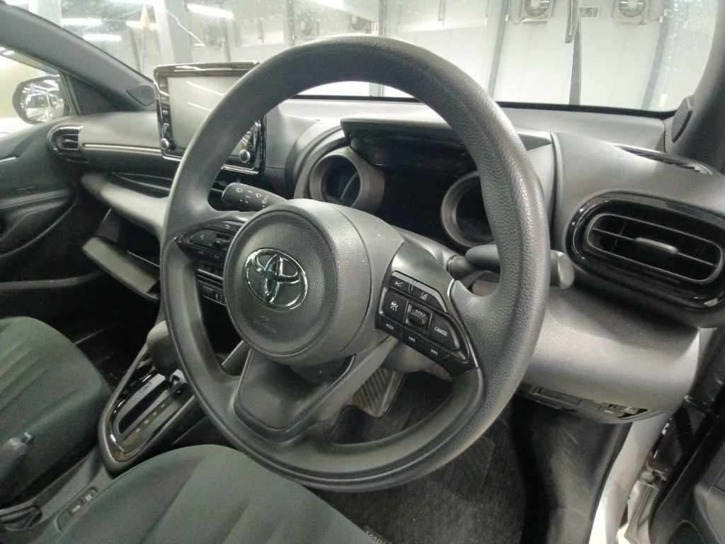 2021 Toyota Yaris G 4WD auction photo 9