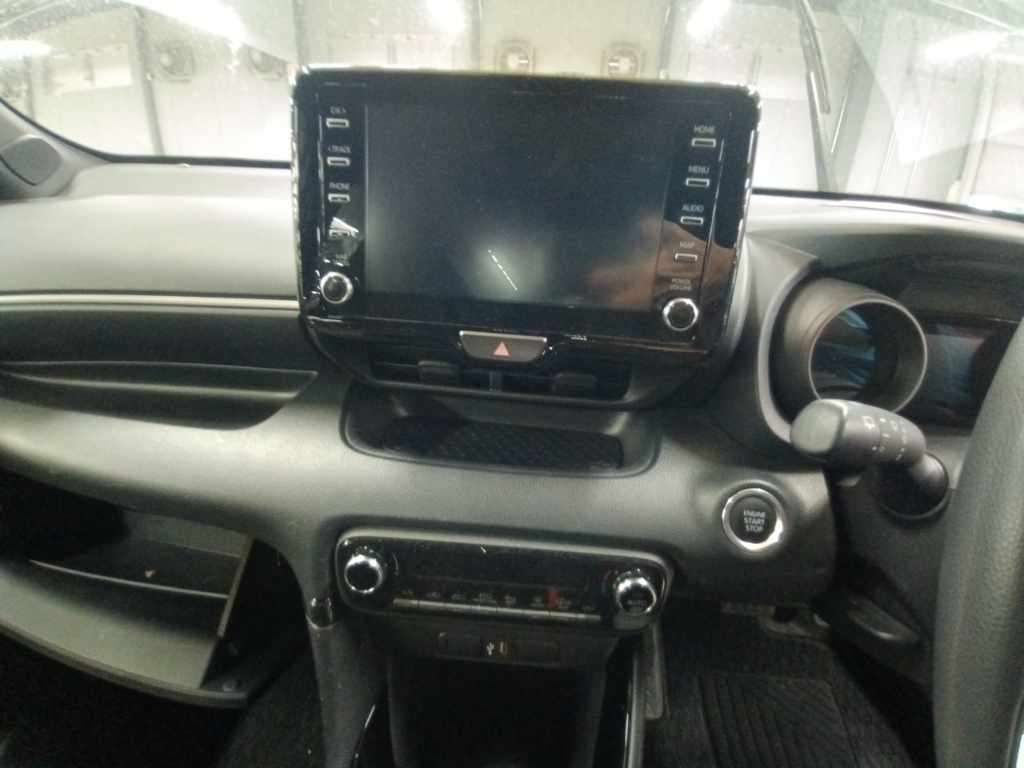 2021 Toyota Yaris G 4WD auction photo 11