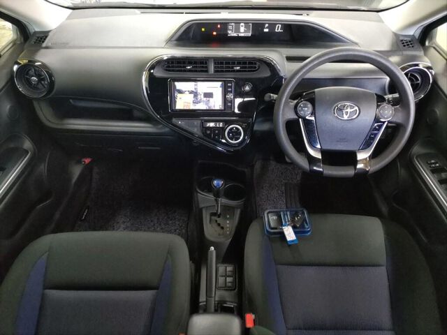 2018 Toyota Aqua S auction photo 3
