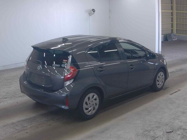 2018 Toyota Aqua S auction photo 5