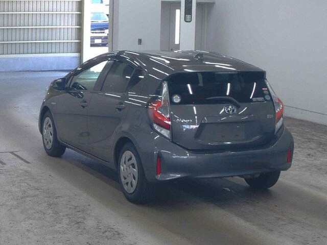 2018 Toyota Aqua S auction photo 2