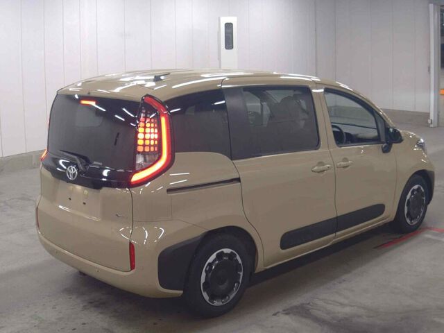 2025 Toyota Sienta ハイブリッドZ auction photo 5