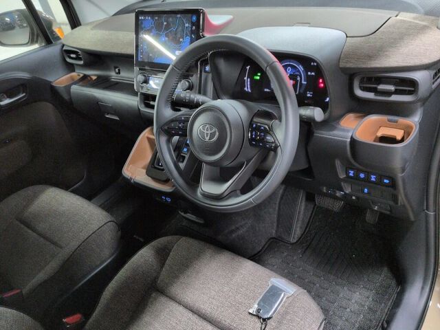 2025 Toyota Sienta ハイブリッドZ auction photo 3