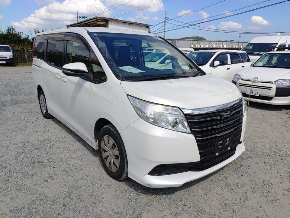 2015 Toyota Noah auction photo 4