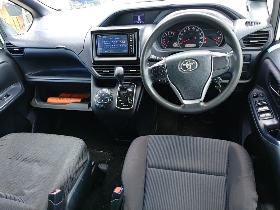 2015 Toyota Noah auction photo 3
