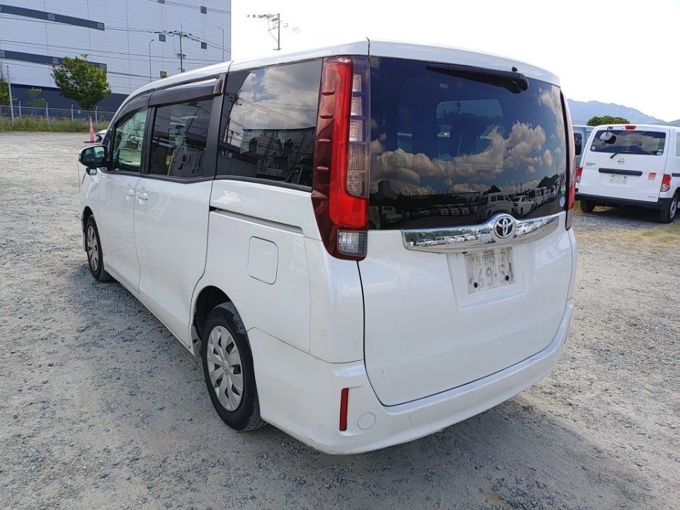 2015 Toyota Noah auction photo 6