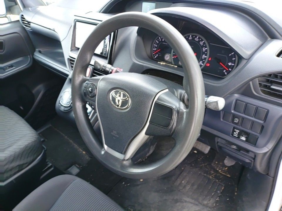 2015 Toyota Noah auction photo 23