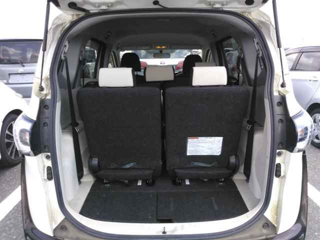 2015 Toyota Sienta ハイブリッドX auction photo 10