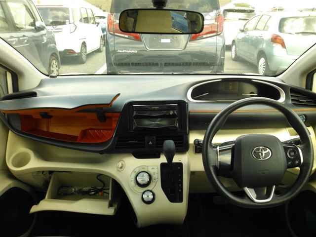 2015 Toyota Sienta ハイブリッドX auction photo 8