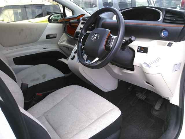 2015 Toyota Sienta ハイブリッドX auction photo 3