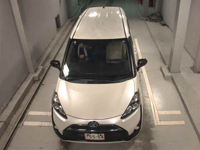2015 Toyota Sienta ハイブリッドX auction photo 6