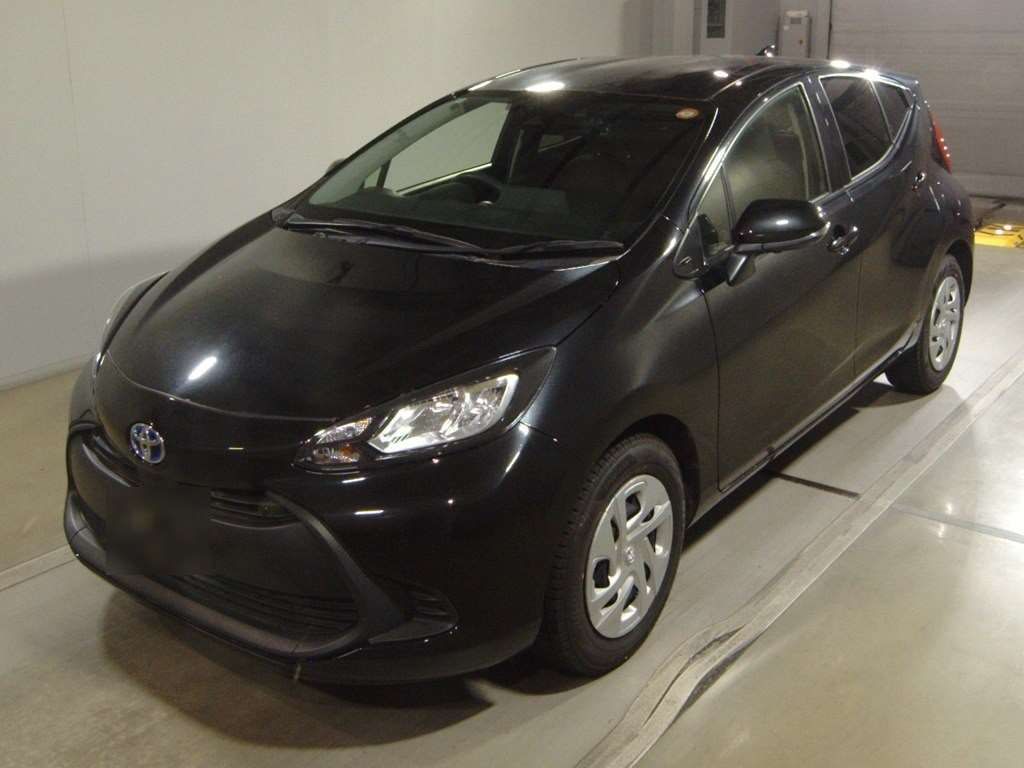 2022 Toyota Aqua X Japan auction vehicle