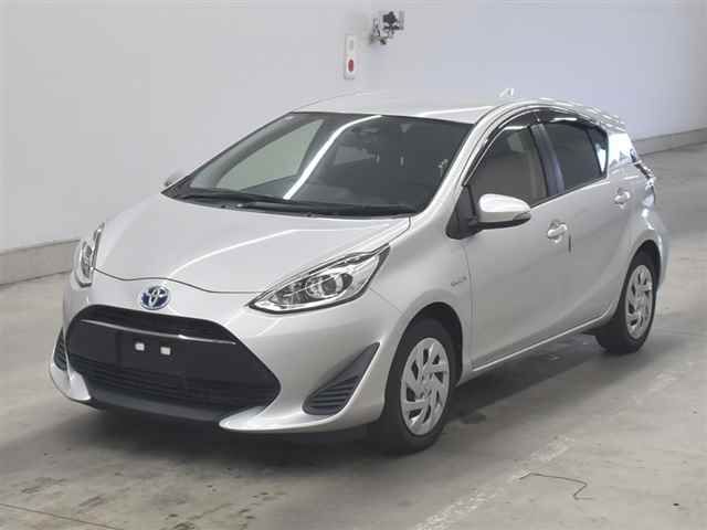 2017 Toyota Aqua S auction photo 4