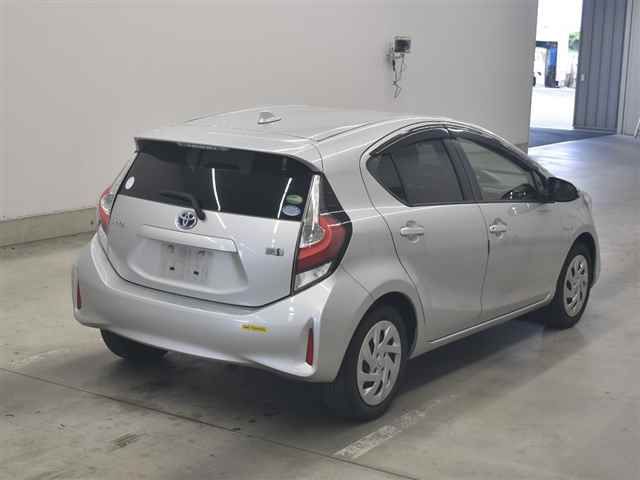 2017 Toyota Aqua S auction photo 5