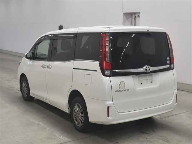 2015 Toyota Esquire Xi auction photo 2