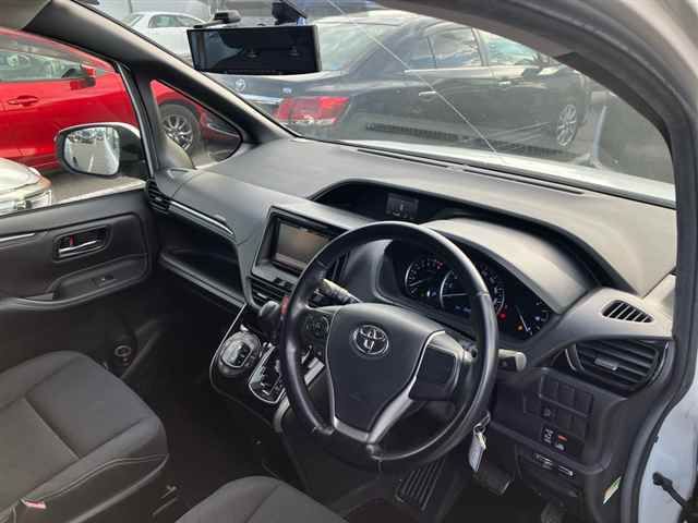 2015 Toyota Esquire Xi auction photo 3