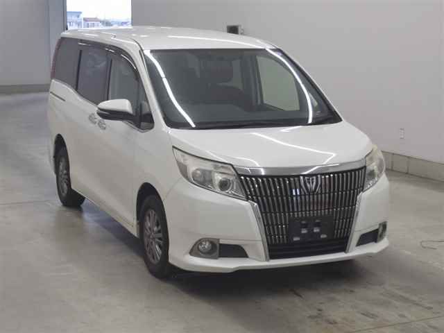 2015 Toyota Esquire Xi Japan auction vehicle
