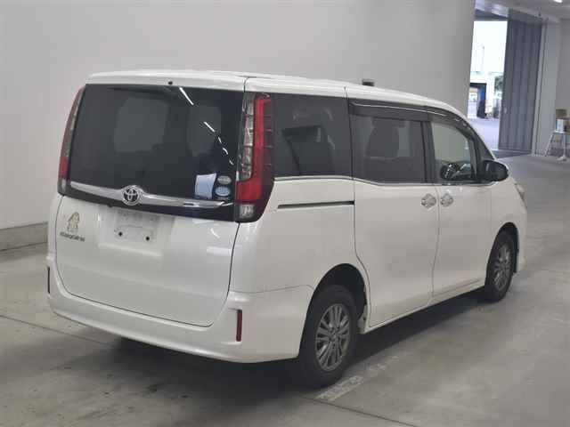 2015 Toyota Esquire Xi auction photo 5