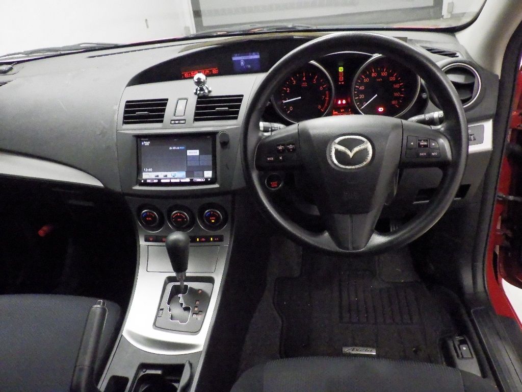 2010 Mazda アクセラ SED 15C auction photo 3