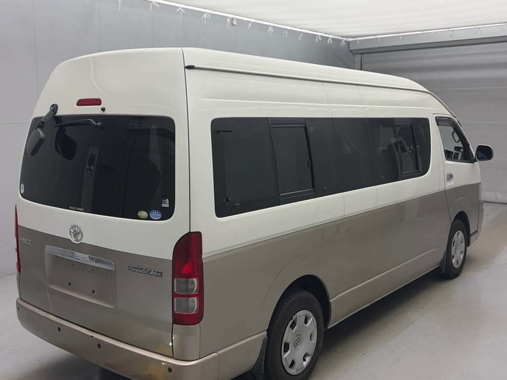 2010 Toyota Hiace グランドキャビン auction photo 2