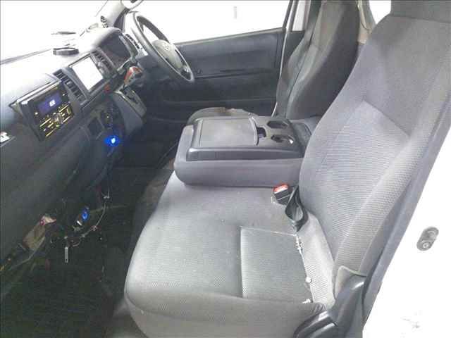 2016 Toyota Hiace DX auction photo 3
