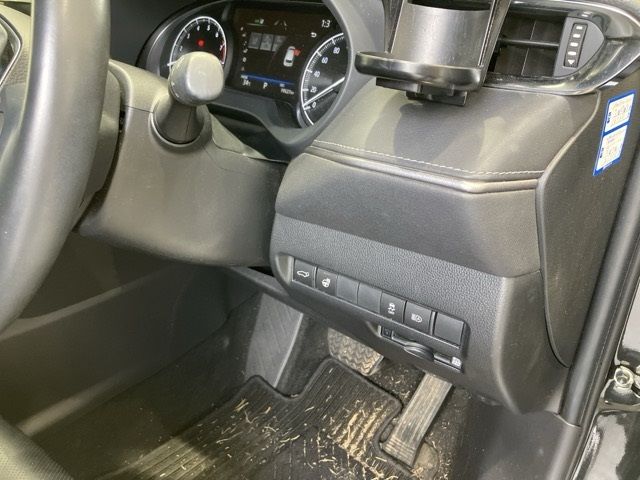 2022 Toyota Harrier G Leather Package auction photo 6