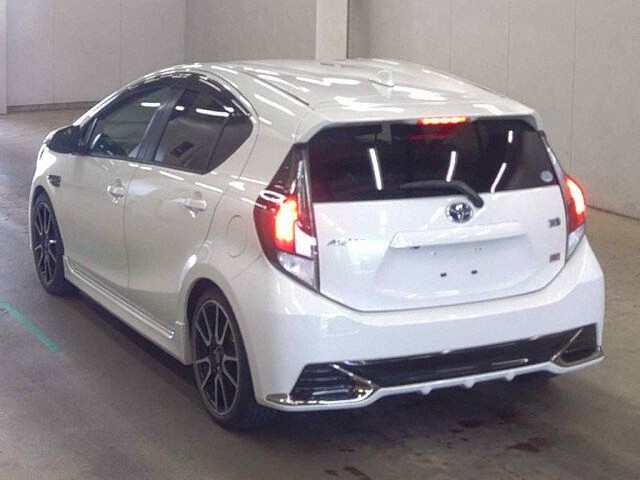 2015 Toyota Aqua G GS auction photo 2