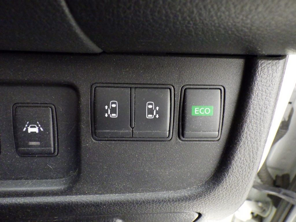2015 Nissan Serena 4WD ハイウェイスターVセレクション+セーフティ auction photo 8