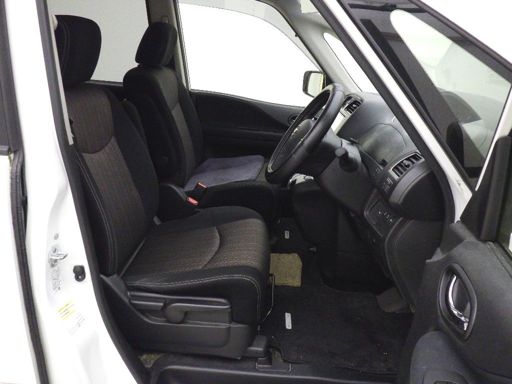 2015 Nissan Serena 4WD ハイウェイスターVセレクション+セーフティ auction photo 6
