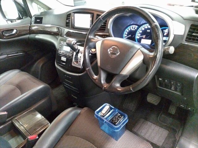 2011 Nissan Elgrand 250ハイウェイスター 4WD auction photo 3