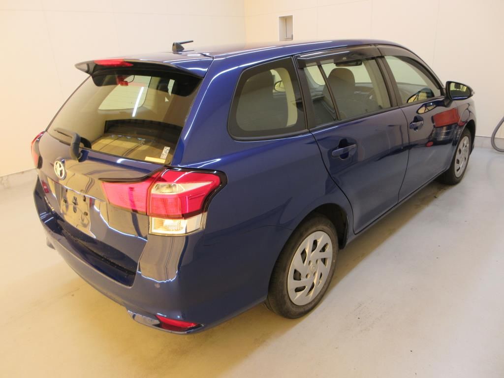 2022 Toyota Corolla Fielder EX auction photo 2