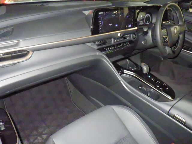 2024 Toyota Crown Sport スポーツZ(HEV) 4WD auction photo 3