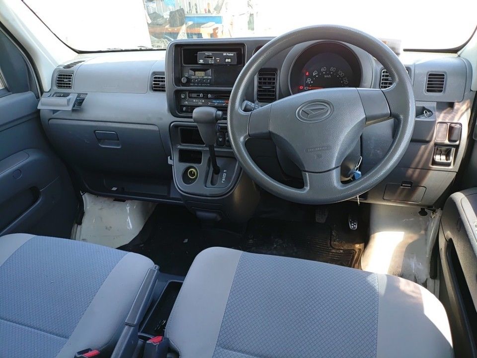2012 Daihatsu ハイゼット カーゴ auction photo 3