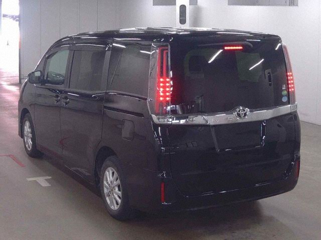 2018 Toyota Noah G auction photo 2