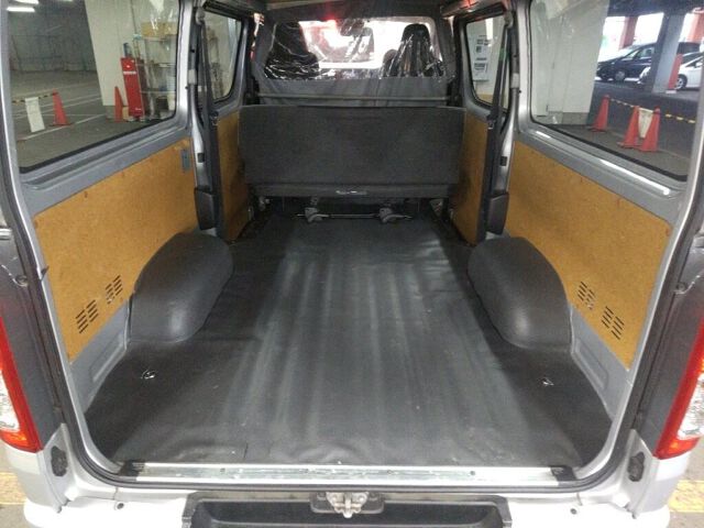 2021 Toyota Hiace Long DX GL Package auction photo 3