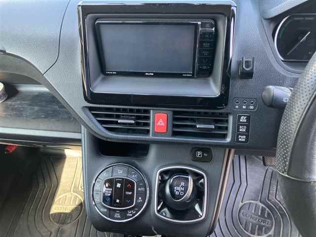 2016 Toyota Noah Hybrid G auction photo 6